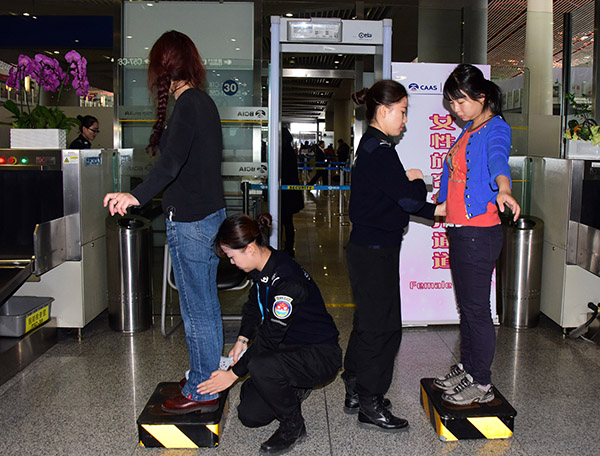 >> 正文  近日,在首都机场t2航站楼国内出港的2号安检通道看到,新上岗